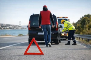 Büyükçekmece yol yardım ekipleri arızalanan araca akü takviye ve yol yardım hizmeti veriyor